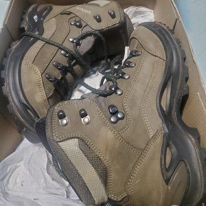 Lowa women's renegade GTX mid hiking boots